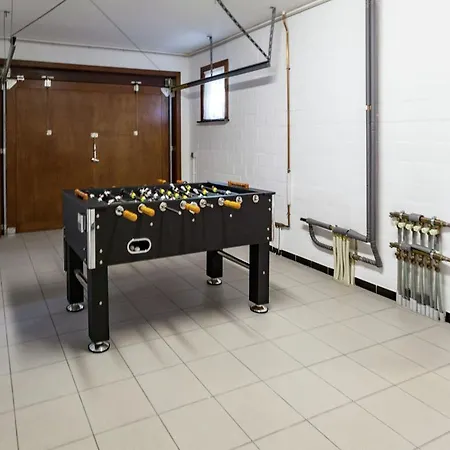 Вилла Luxurious In With Garden