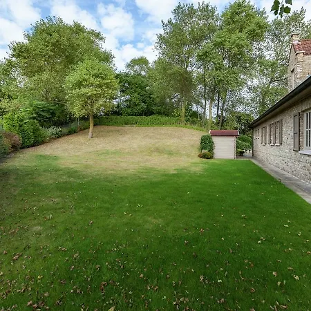 Luxurious In With Garden Вилла