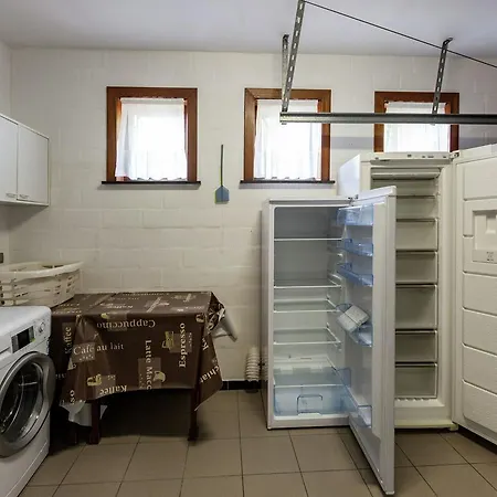 Вилла Luxurious In With Garden *